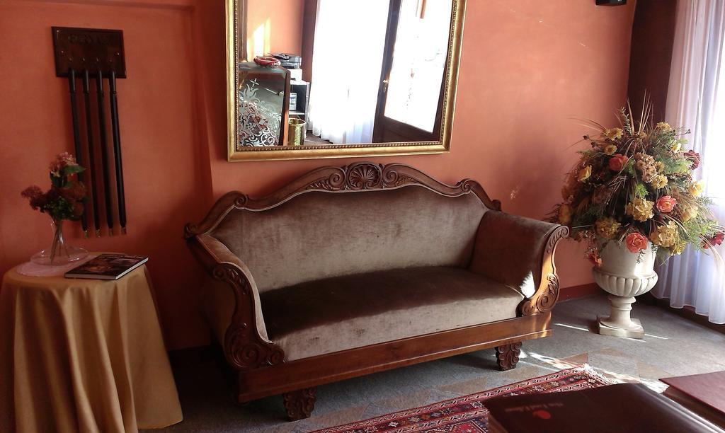 Hotel Palazzo Di Mezzo Carru ภายนอก รูปภาพ