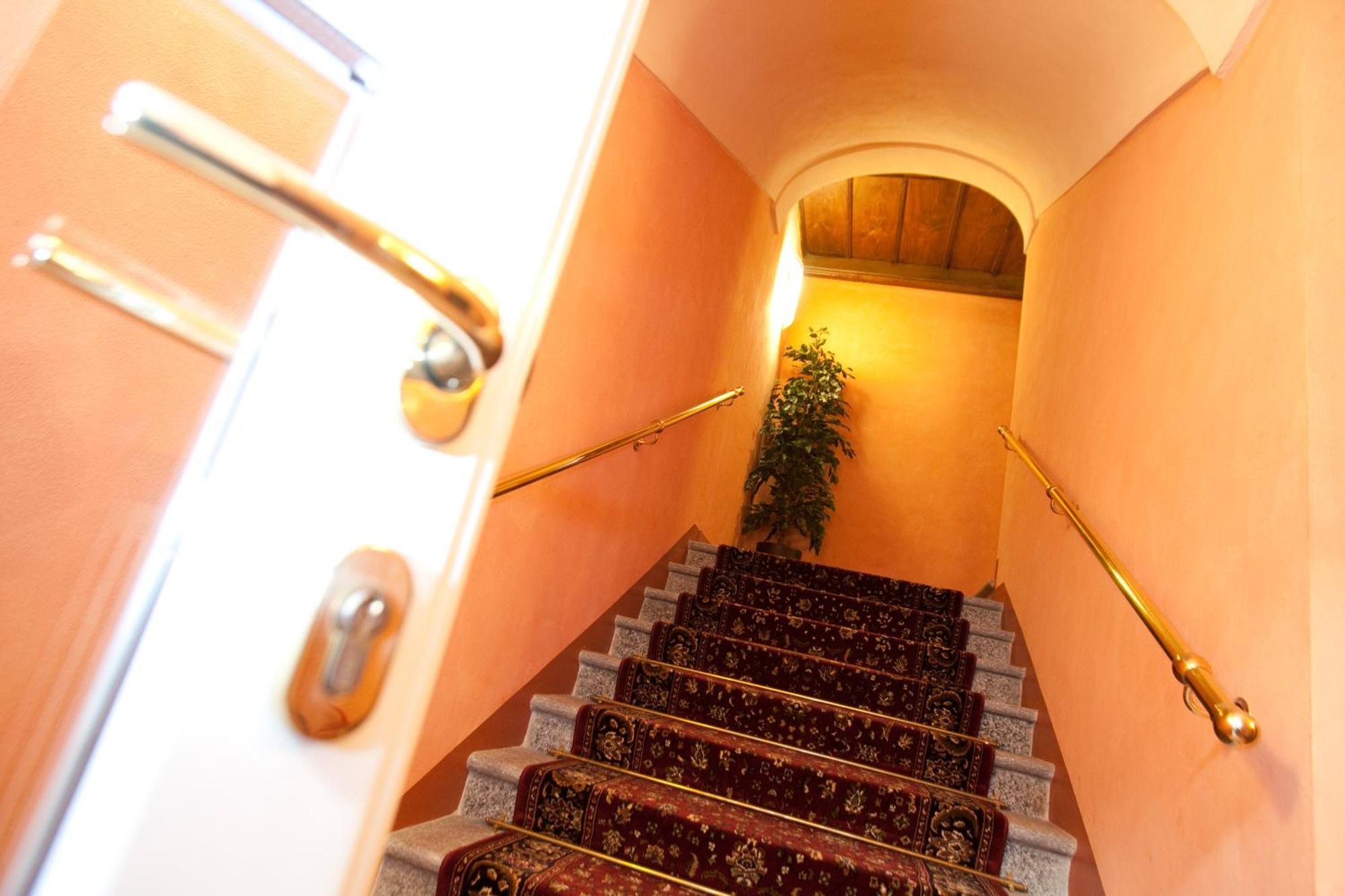 Hotel Palazzo Di Mezzo Carru ภายนอก รูปภาพ