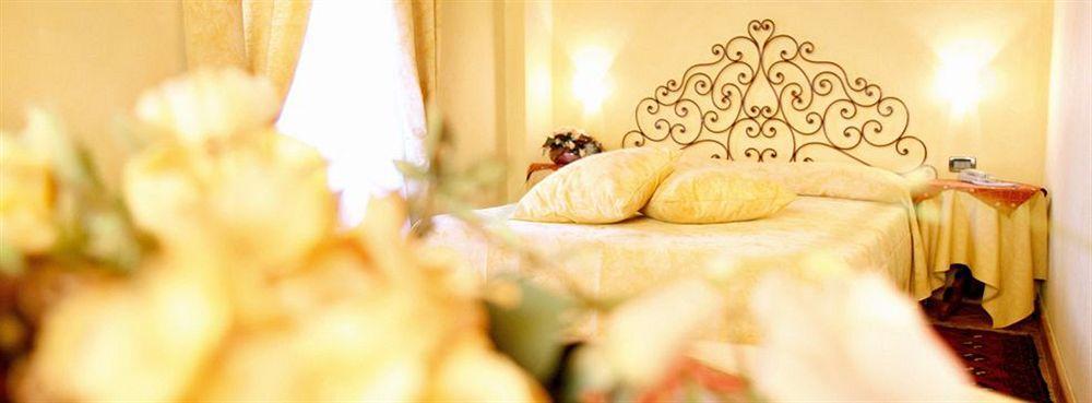 Hotel Palazzo Di Mezzo Carru ภายนอก รูปภาพ