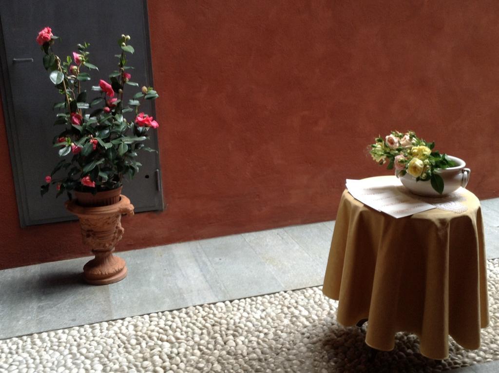 Hotel Palazzo Di Mezzo Carru ภายนอก รูปภาพ