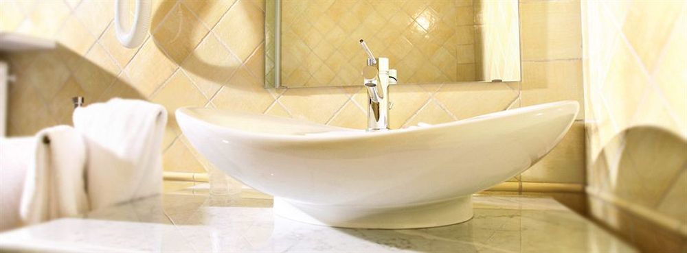 Hotel Palazzo Di Mezzo Carru ภายนอก รูปภาพ
