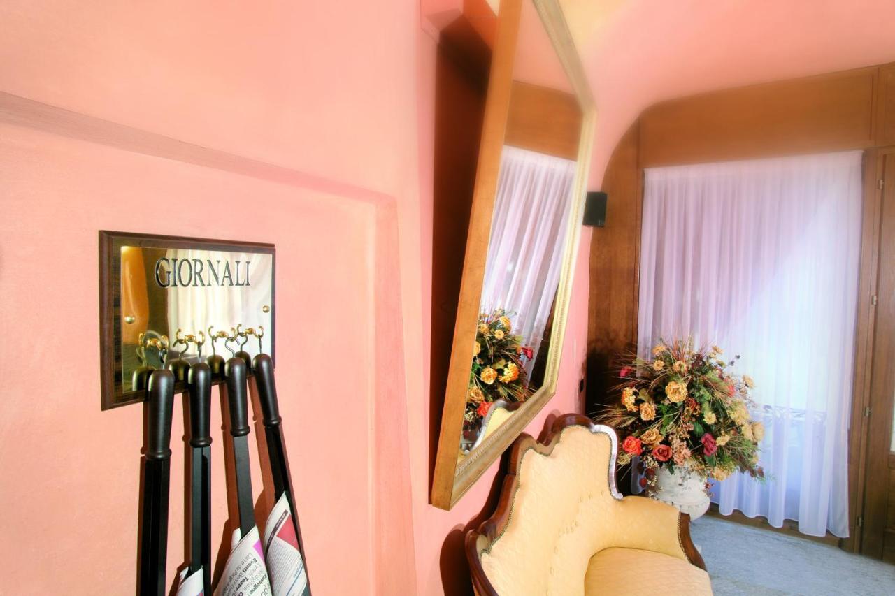 Hotel Palazzo Di Mezzo Carru ภายนอก รูปภาพ
