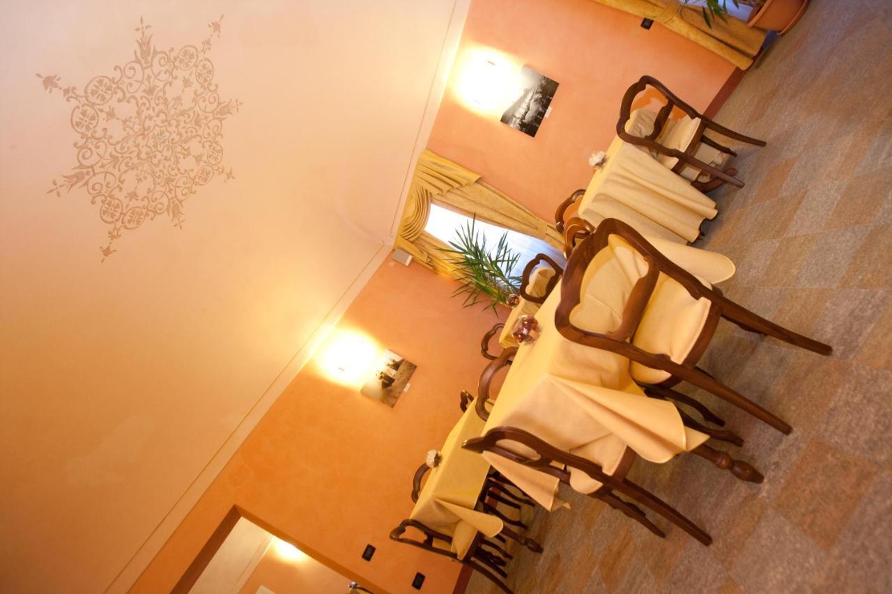 Hotel Palazzo Di Mezzo Carru ภายนอก รูปภาพ